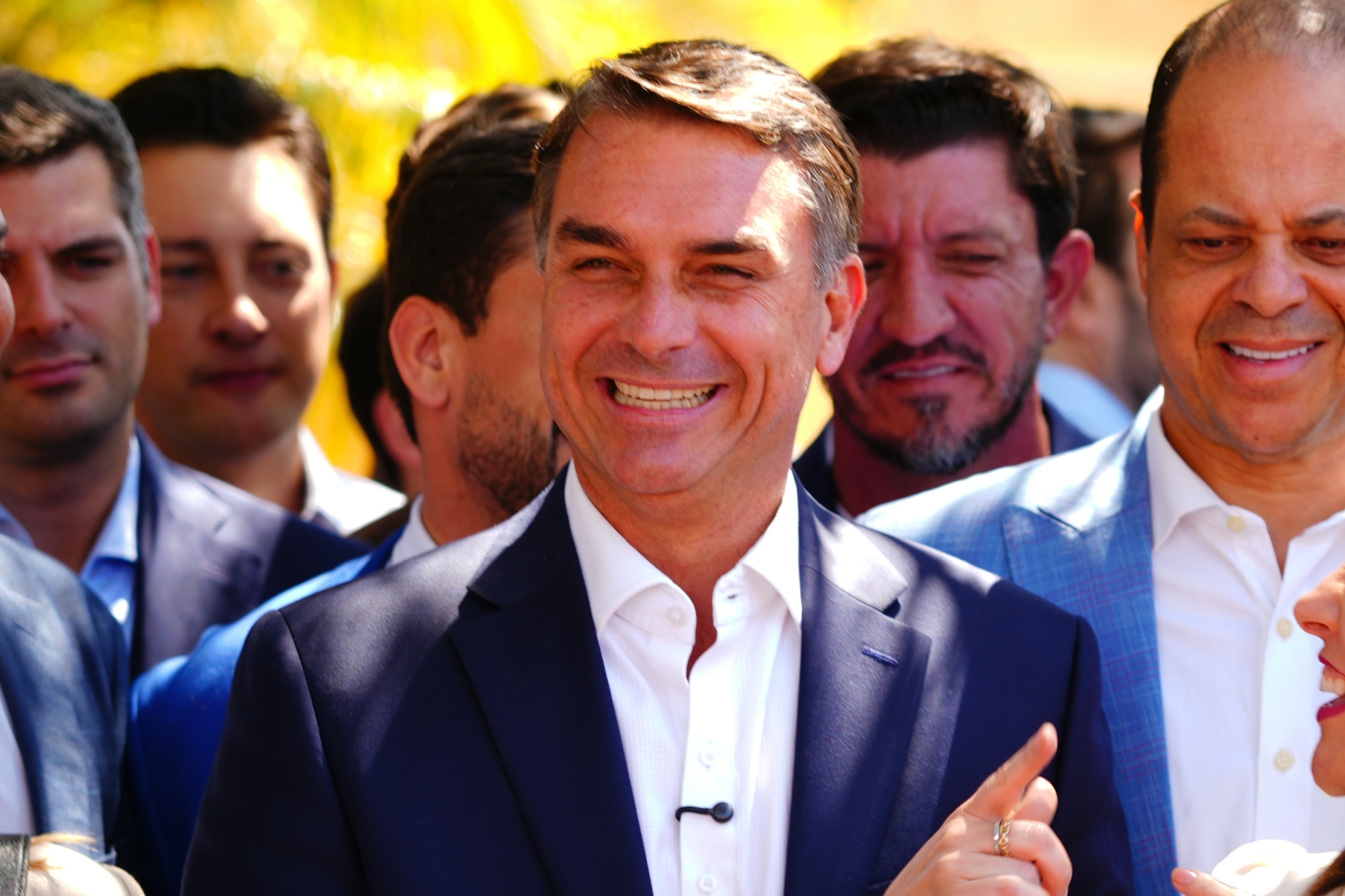 Flávio Bolsonaro propõe 'Vira Pix' a dias do segundo turno