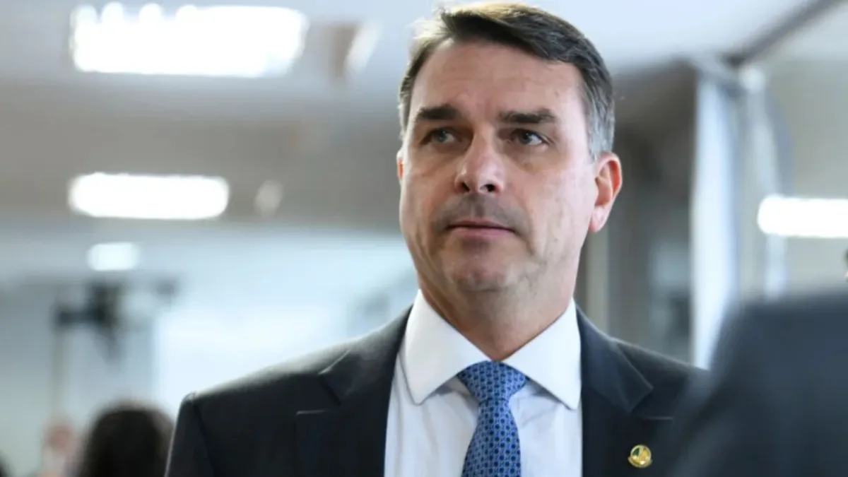 Flávio Bolsonaro almoça com cúpula da TV Globo antes de sabatina