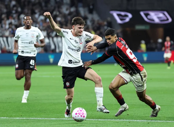 Corinthians empata com Vitória e segue ameaçado na Série A do Brasileirão