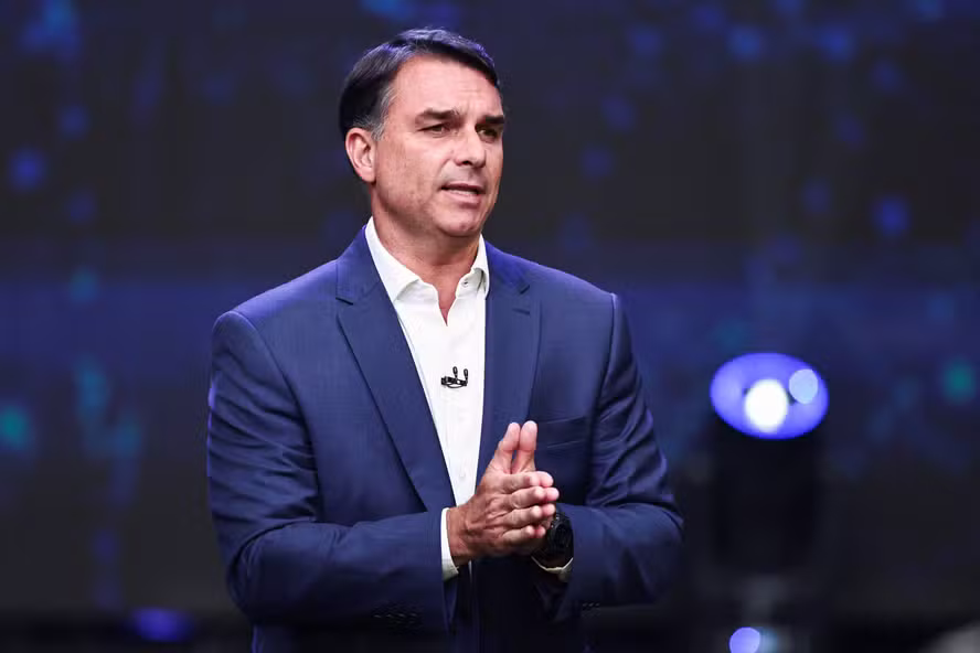 Propostas econômicas da campanha de Flávio Bolsonaro geram debate sobre crédito