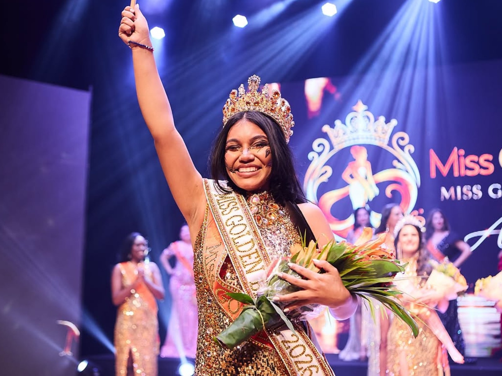 Modelo indígena do Acre vence concurso nacional de beleza e exalta raízes