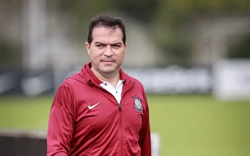 Marcelo Paz deixa o cargo de diretor de futebol do Corinthians após dez meses