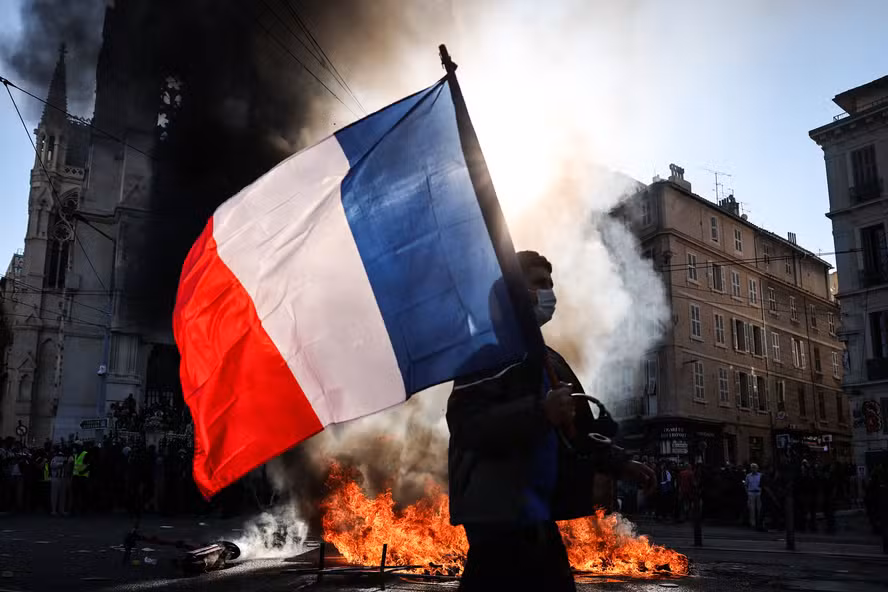 Protestos e violência na França afetam o comércio e a segurança em várias cidades