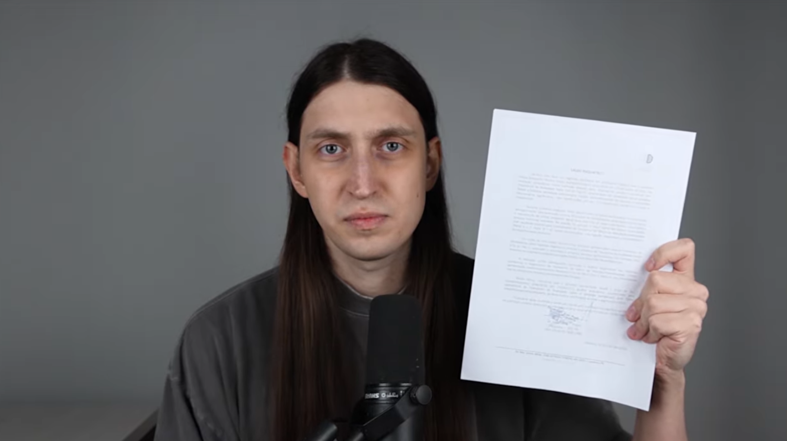 Felca retorna ao YouTube e revela diagnóstico de fobia social