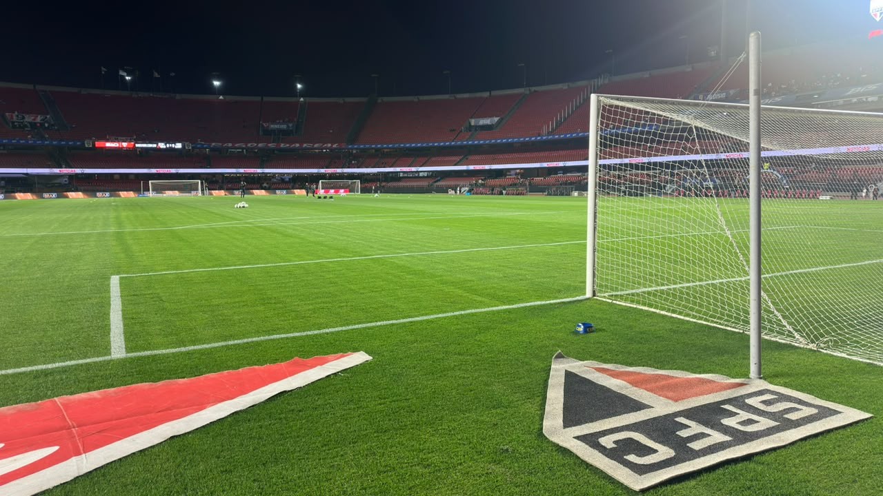 São Paulo vence o Vitória por 2 a 1 com dois gols de Calleri no Morumbi
