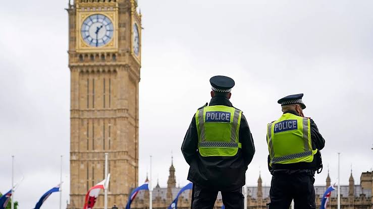 Polícia de Londres arquiva investigação sobre postagem de Sarah Helm