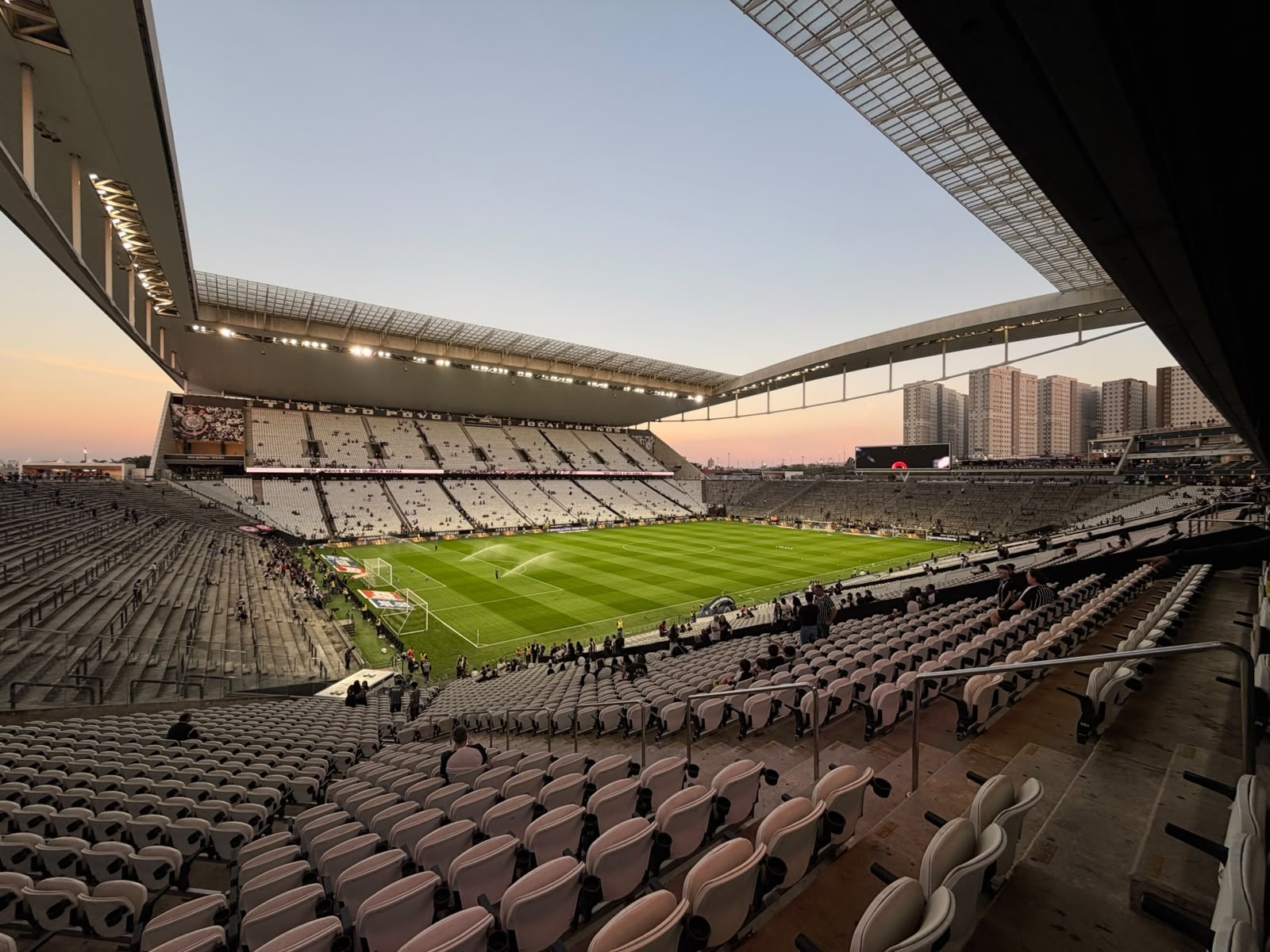 Corinthians e Caixa assinam termo de sigilo para negociar dívida da Arena