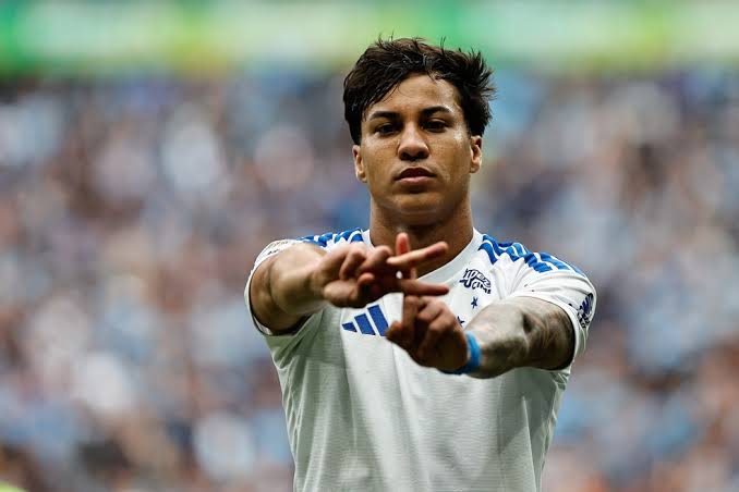 Kaio Jorge brilha com hat-trick e coloca o Cruzeiro no G4 do Brasileirão