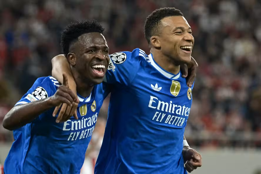 Kylian Mbappé defende Vinícius Jr. após vaias da torcida do Real Madrid