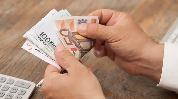 Análise financeira projeta oscilações para a cotação do euro