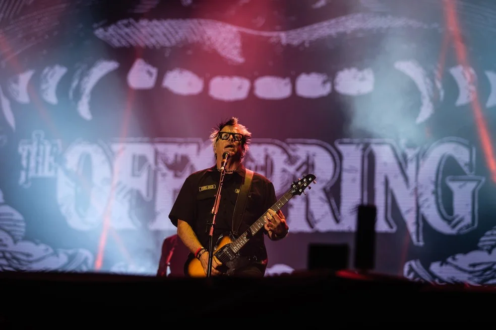 Guitarrista do Offspring se afasta dos palcos por problema de saúde