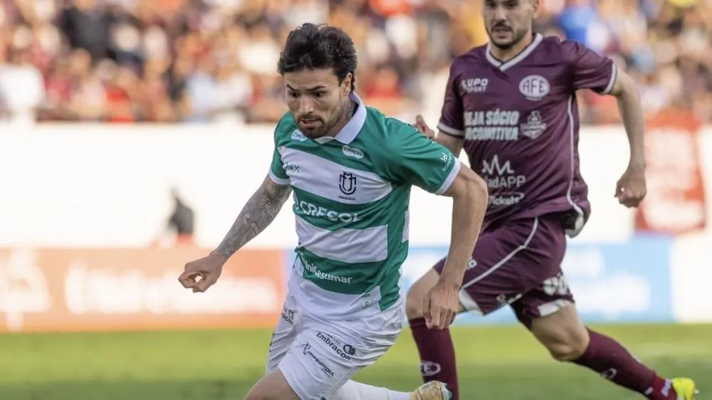 Maringá vence a Ferroviária e conquista a Série C com briga generalizada