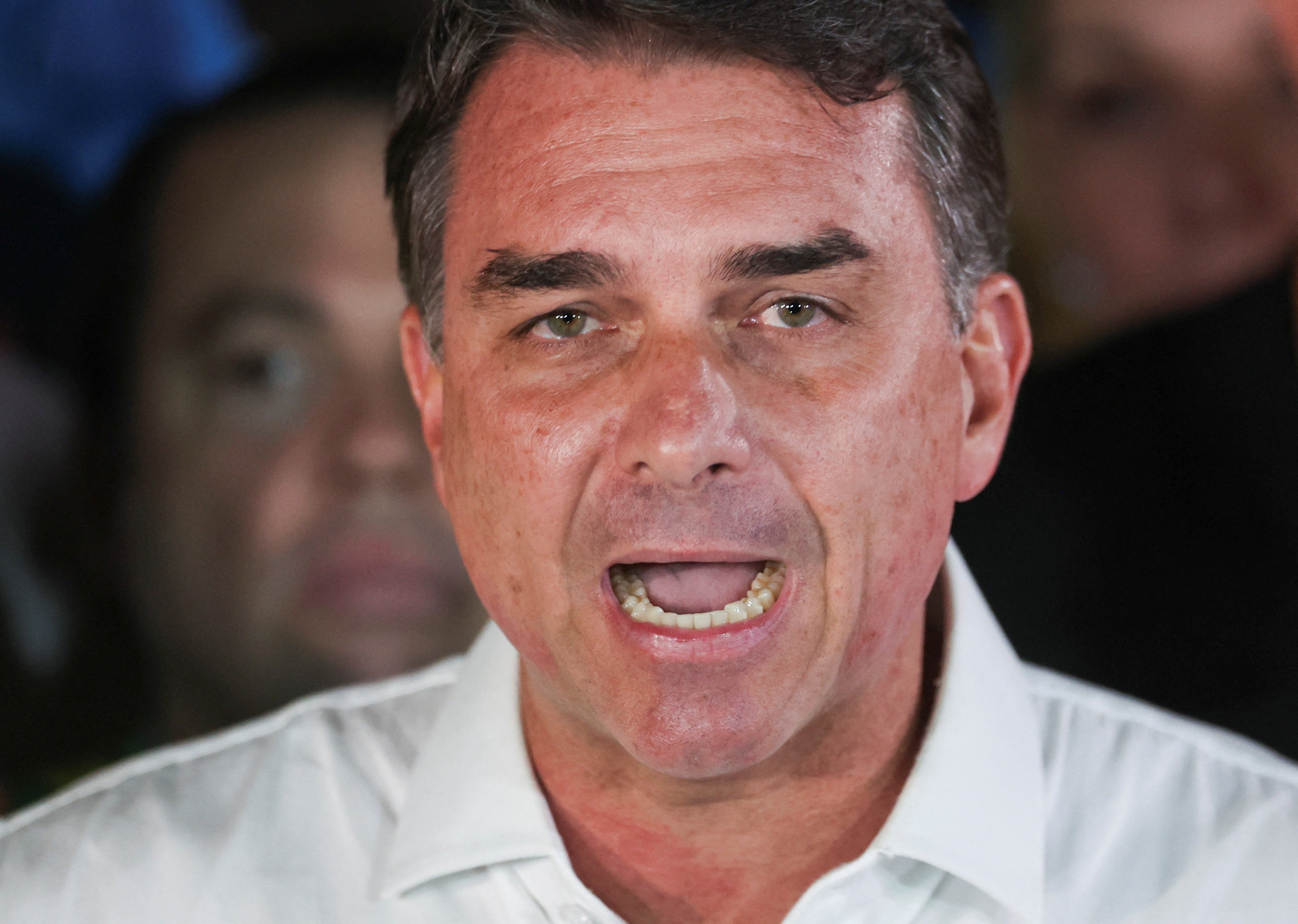 Governo dos EUA concederá vistos a Flávio Bolsonaro e sua família