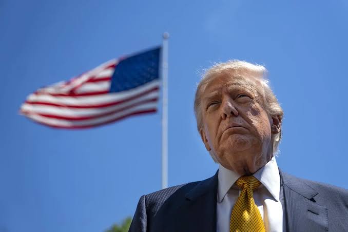 Governo Donald Trump enfrenta controvérsias em múltiplas frentes
