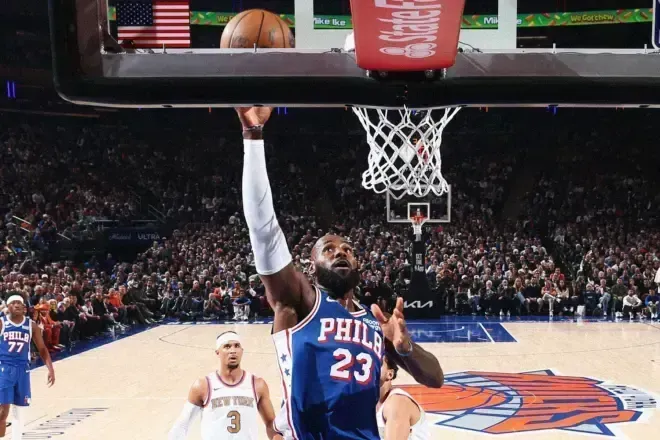 76ers batem campeões Knicks na estreia da NBA com atuação de LeBron James
