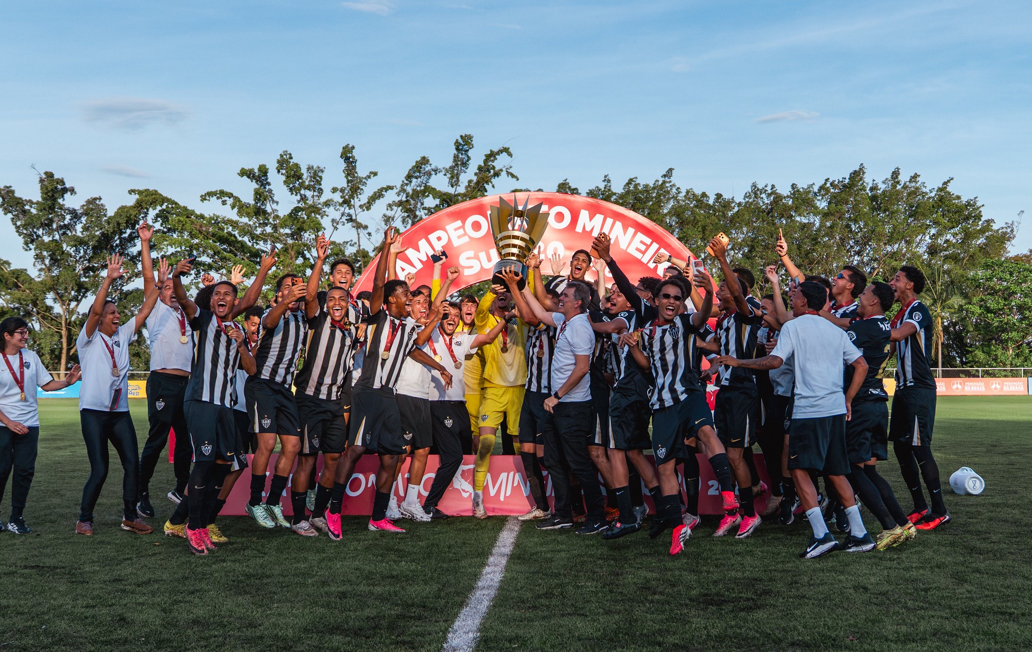 Atlético-MG empata com o Cruzeiro e conquista o Mineiro Sub-20
