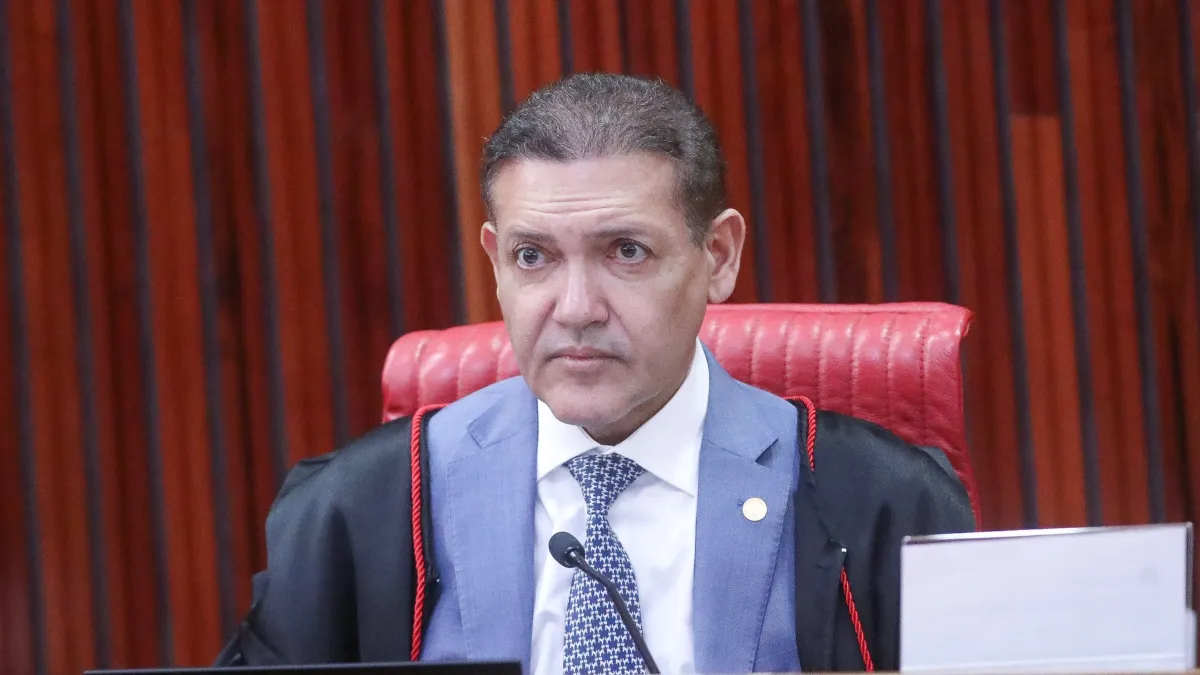 Mensagens em celular de Vorcaro citam ministro e festa em São Paulo