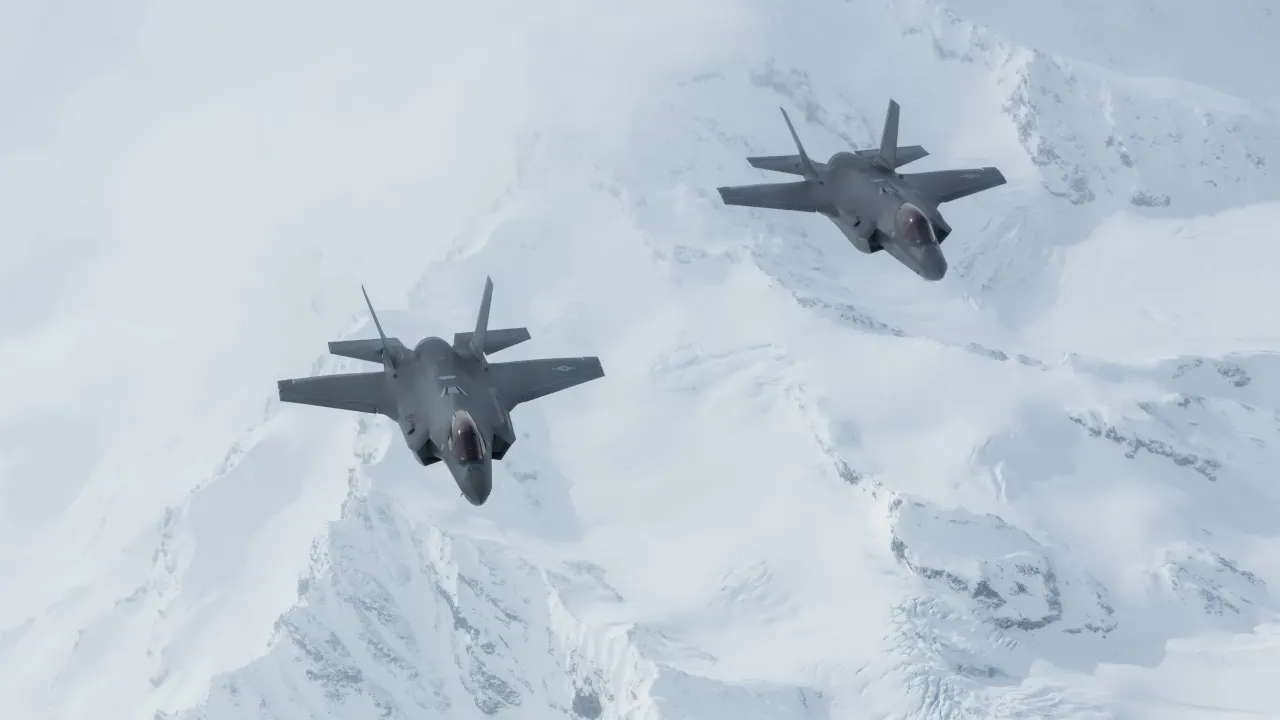 Pentagono e Lockheed Martin firmam acordo para producao de 850 cacas F-35