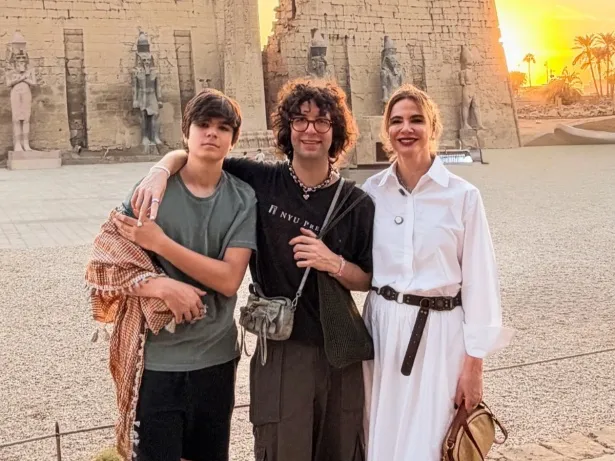 Luciana Gimenez viaja ao Egito com os filhos e reflete sobre empatia