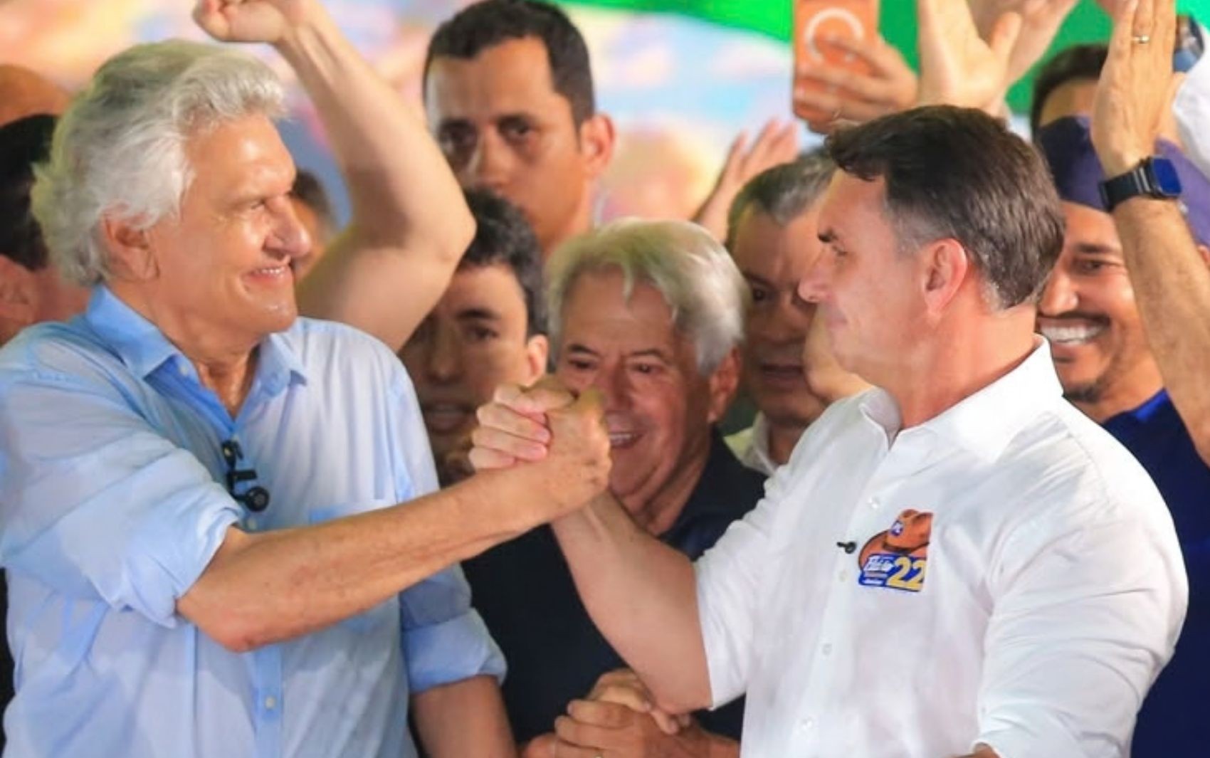 Flávio Bolsonaro articula apoios do Centrão para o segundo turno