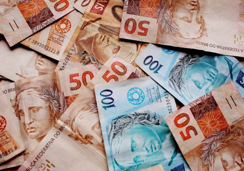 Agências do DF oferecem vagas e empresas antecipam 13º em 2026