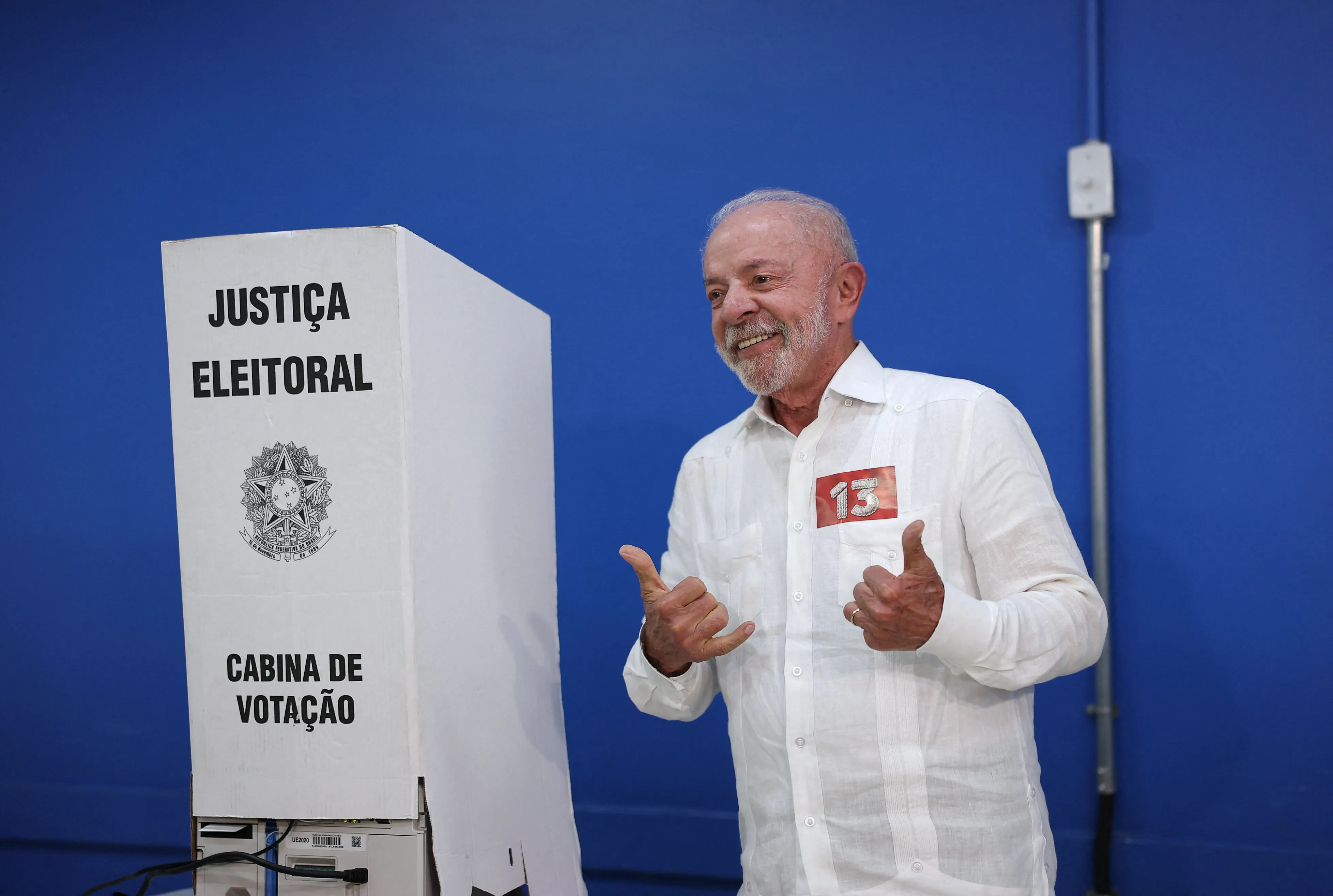 Lula vota em São Bernardo e critica adversário no segundo turno