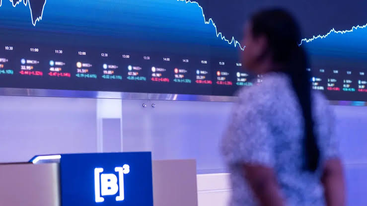 Ibovespa despenca e B3 aciona circuit breaker com queda de 16,5%