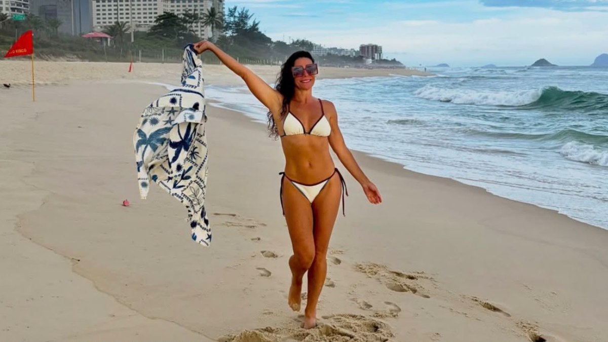Atriz Mylla Christie compartilha fotos de praia no Rio de Janeiro