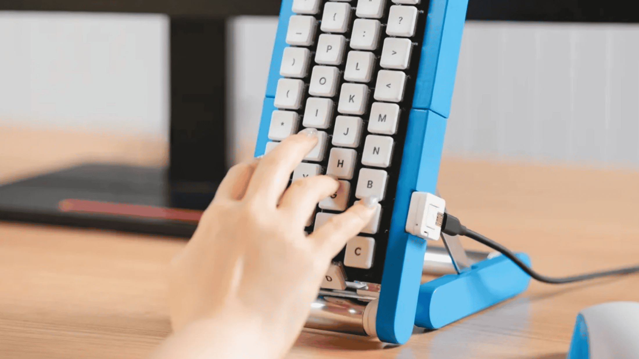 Google Japão desenvolve protótipo de teclado com esteiras verticais