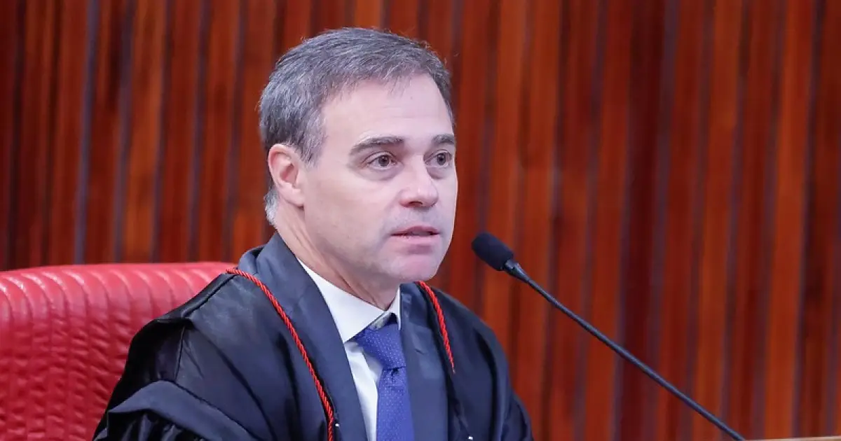TSE determina remoção de propagandas do PT contra Flávio Bolsonaro