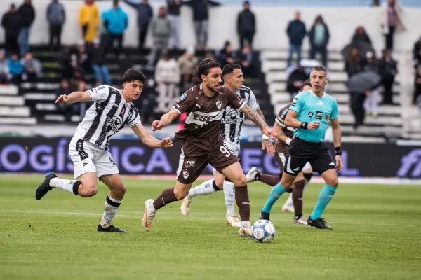 Platense vence Gimnasia en la última jugada y corta mala racha
