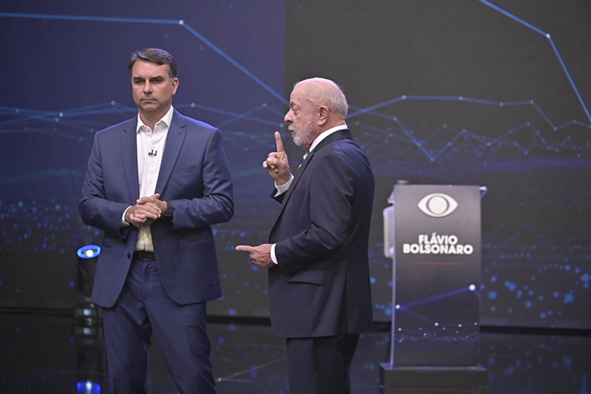 Campanha de Lula pede ao TSE cassação da chapa de Flávio Bolsonaro