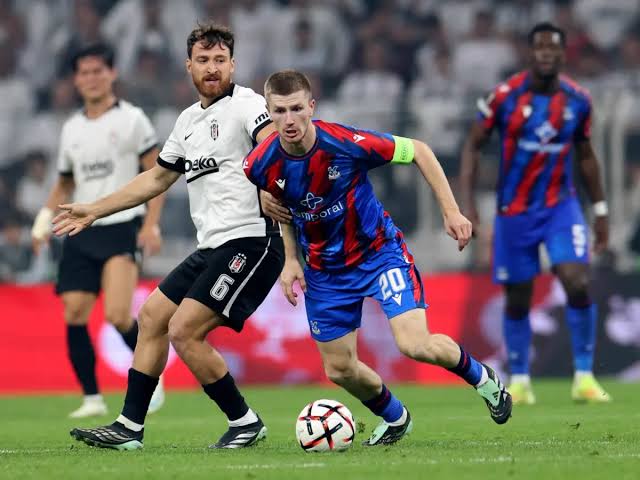 Besiktas e Crystal Palace empatam em jogo movimentado pela Liga Europa