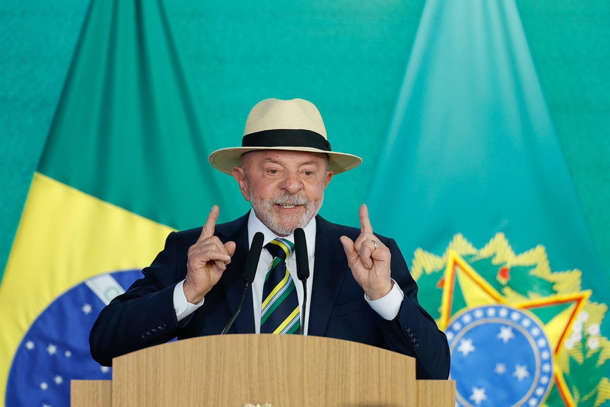 Lula faz campanha no Nordeste e condiciona debate a quebra de sigilo