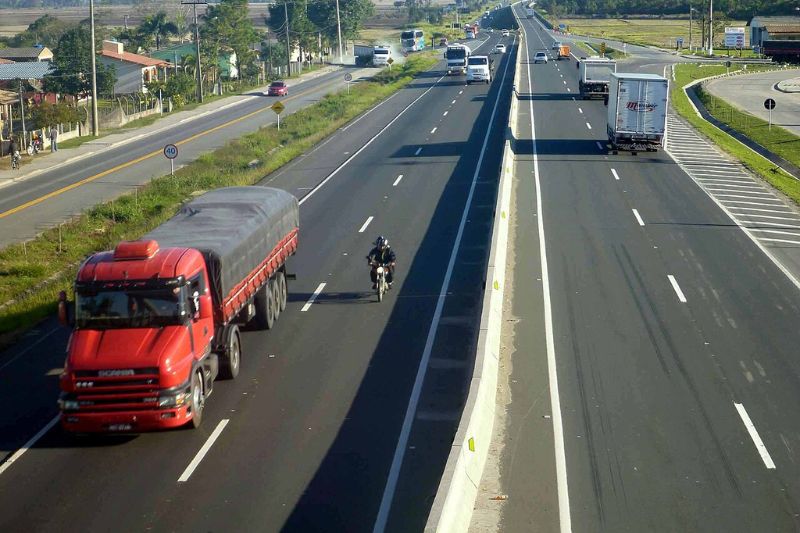 Santa Catarina enfrenta chuvas, ciclone e demandas em tribunais