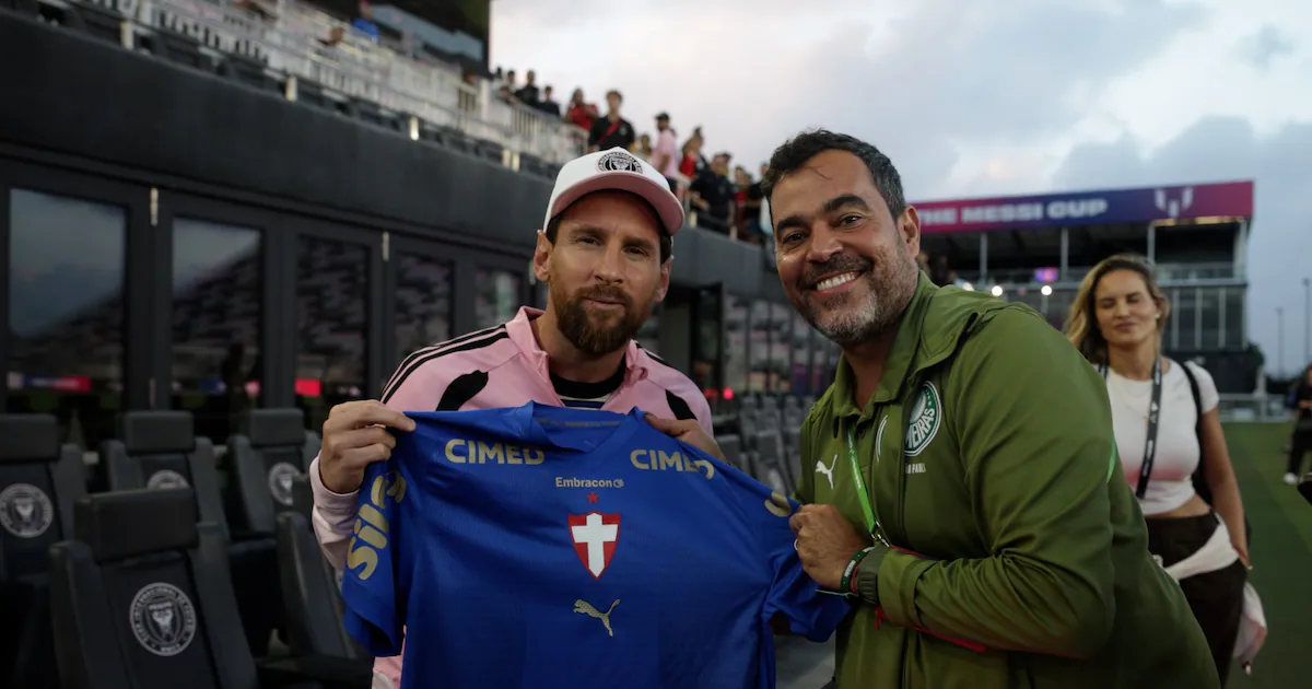 Messi ganha camisa do Palmeiras em torneio de base nos Estados Unidos