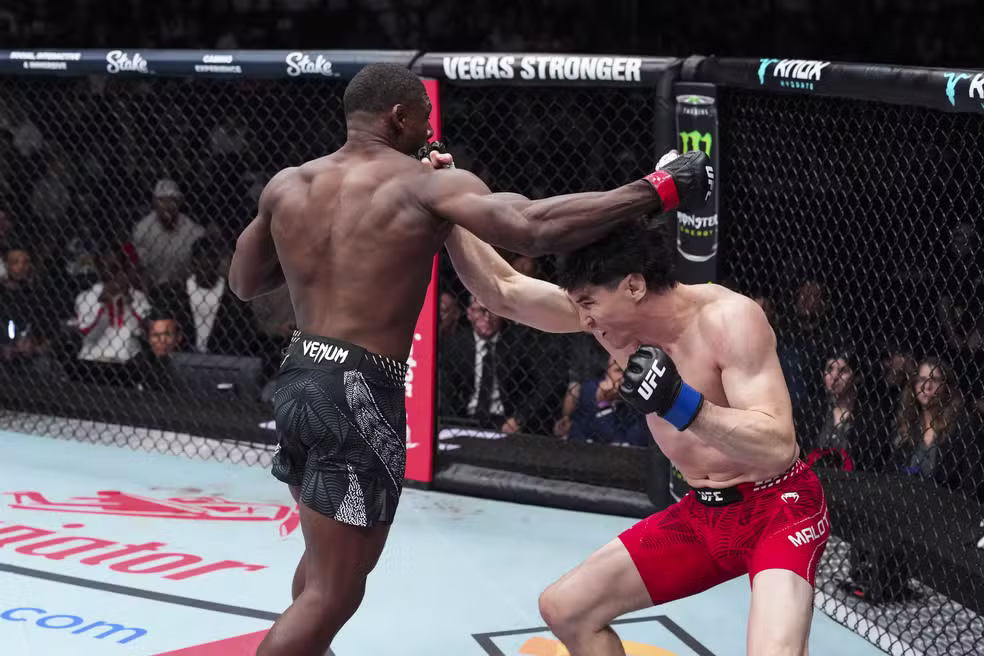 Mike Malott nocauteia Joaquin Buckley no UFC em Edmonton