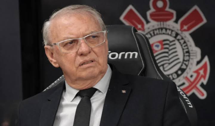 Conselho do Corinthians convoca Stabile após críticas de Gabriel Paulista