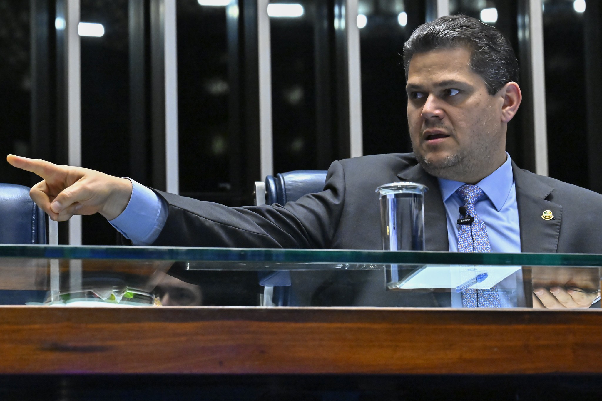 Davi Alcolumbre articula reeleição no Senado visando 2027