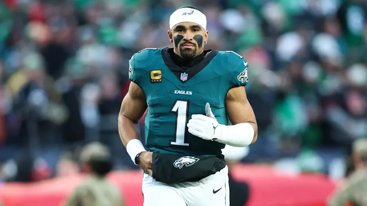 Jalen Hurts está fora da temporada da NFL após embolia pulmonar