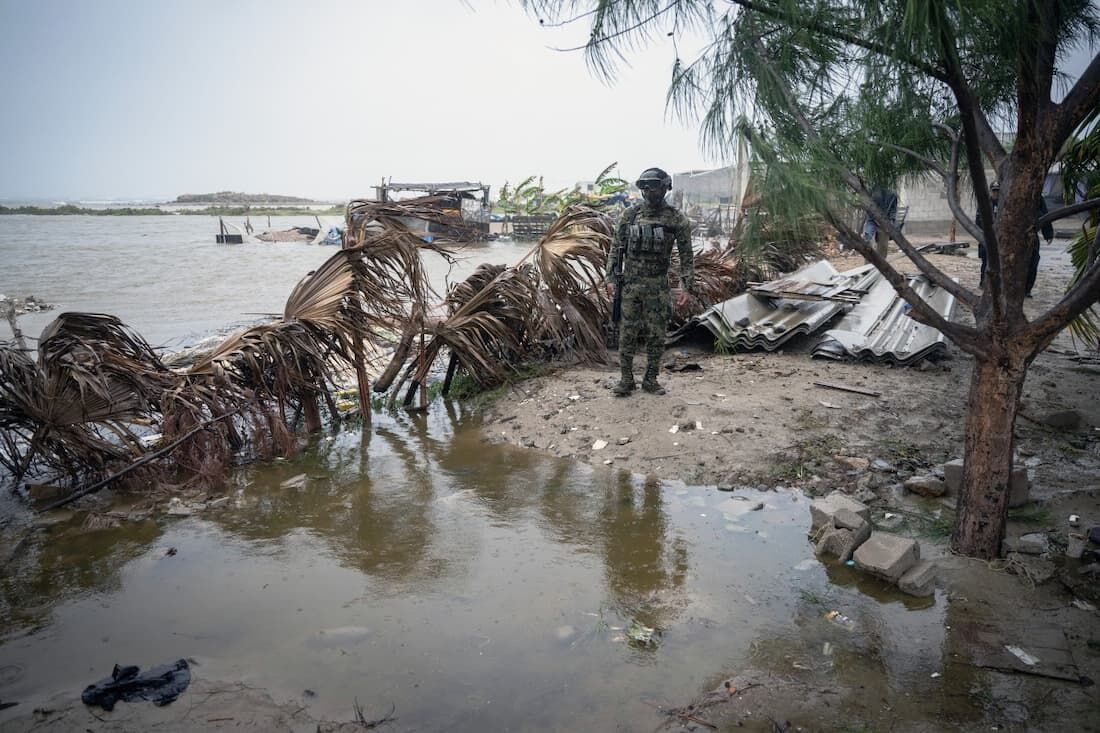 Furacão Vance ganha força no Pacífico e provoca chuvas no sul do México