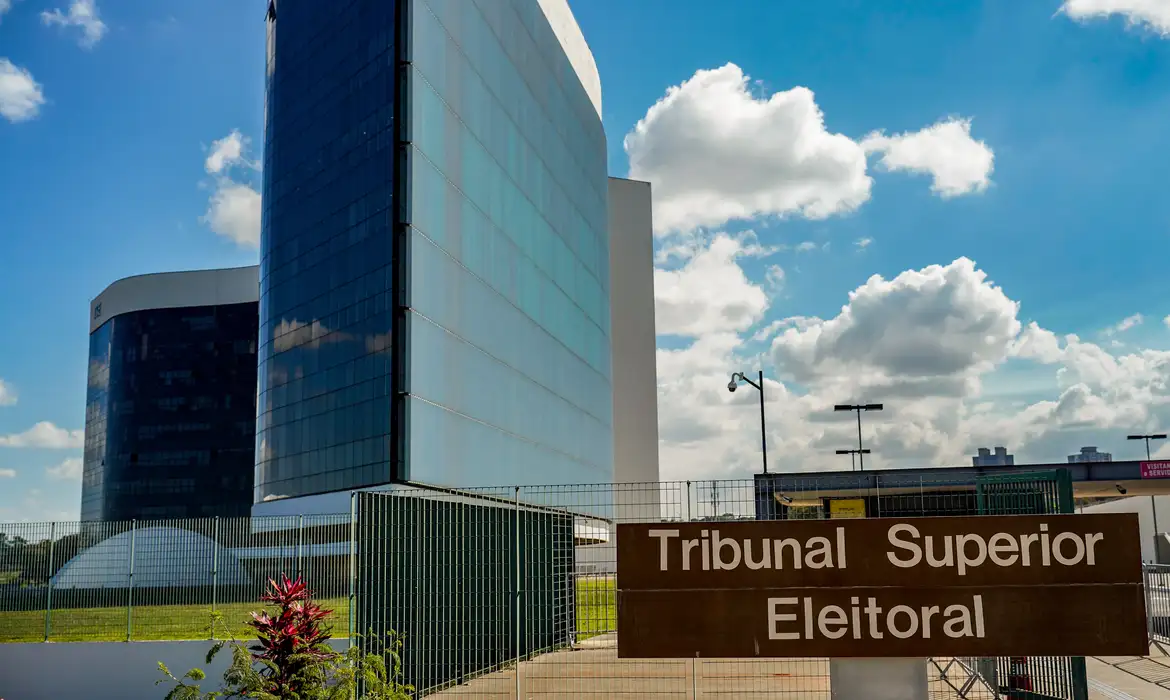 TSE determina a remoção de vídeos publicados por aliados de Flávio Bolsonaro