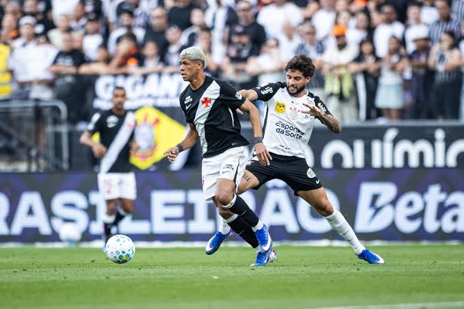 Vasco e Corinthians fazem confronto direto contra o Z-4 em São Januário