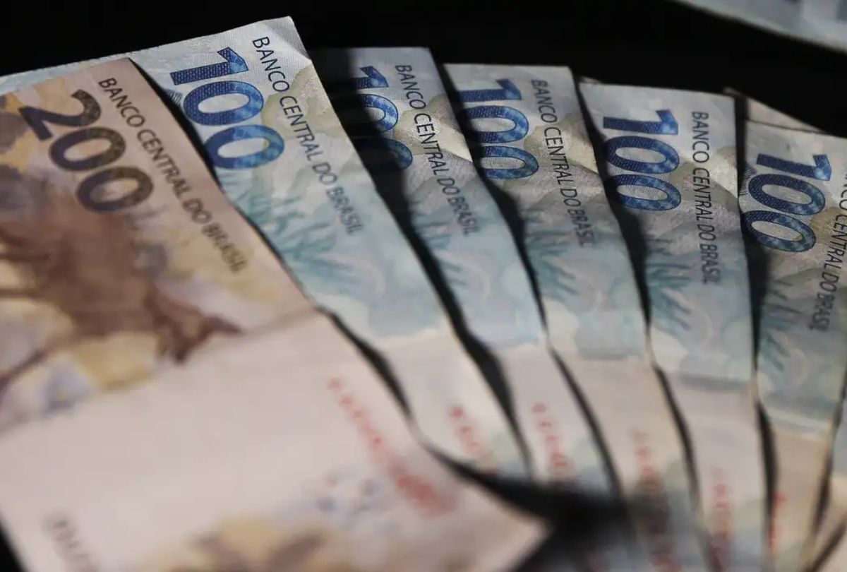 Regras do décimo terceiro salário: prazos, cálculos e descontos