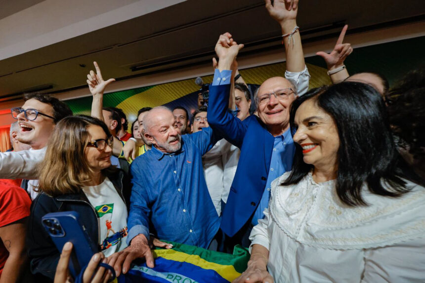 Lula vence eleição presidencial com 51,79% dos votos válidos