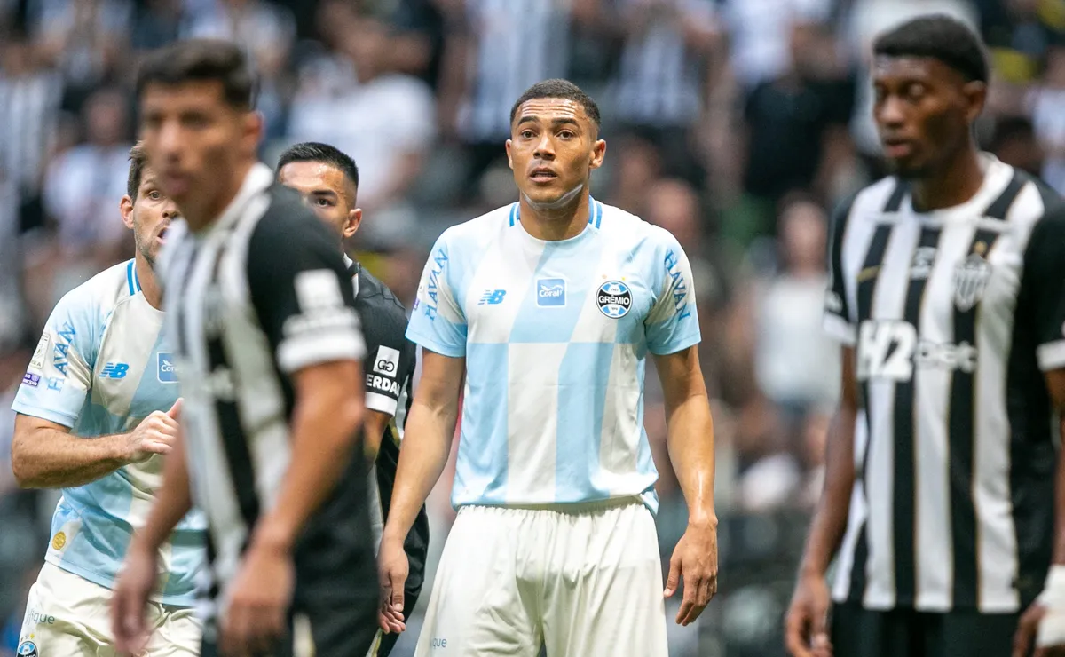 Atlético-MG monitora situação de Carlos Vinícius, atacante do Grêmio