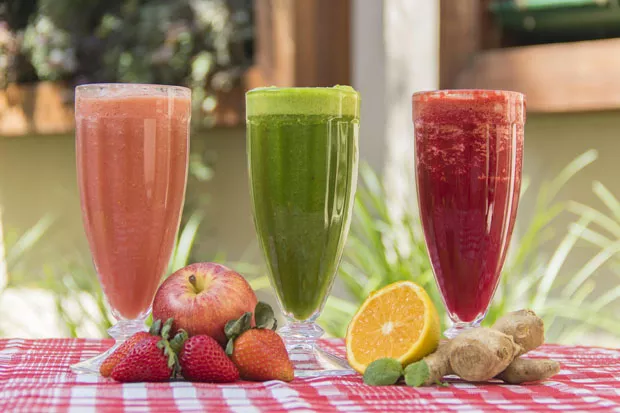 Opções de suco detox e chás ganham destaque na saúde e alimentação
