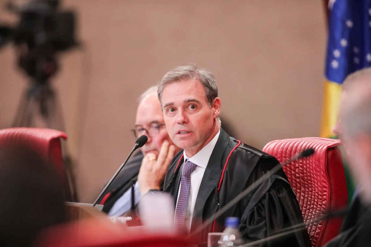 Coletivos protestam no TSE contra decisão de Mendonça sobre campanha