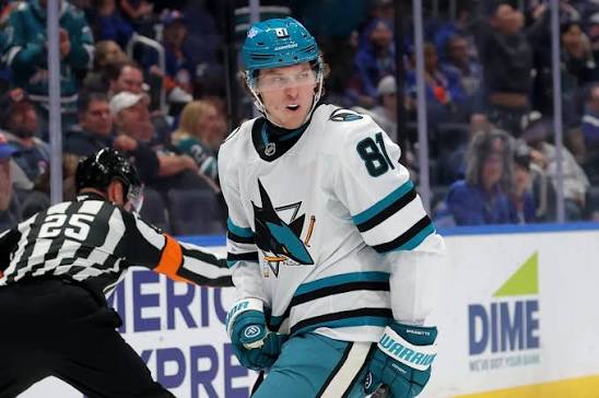 Adam Gaudette ganha nova chance no San Jose Sharks após lesão de colega