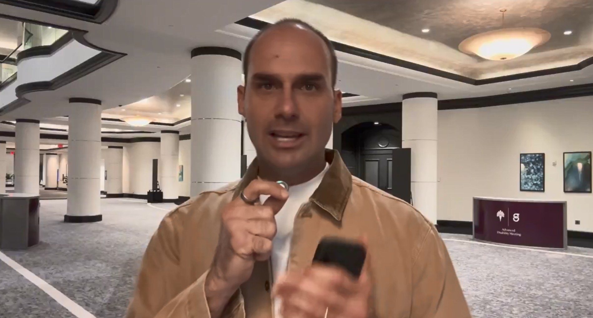 Eduardo Bolsonaro questiona resultado eleitoral e pede pressão internacional